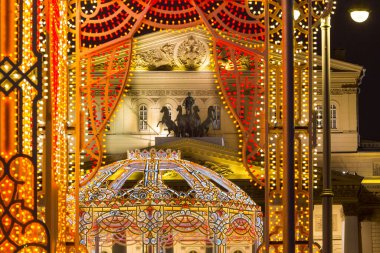 Şehrin güzel noel sokak aydınlatması Yılbaşı tatillerinde