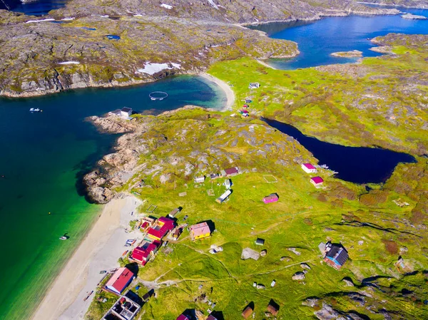 Prachtig arctisch zomerlandschap aan de Barentszzee — Stockfoto