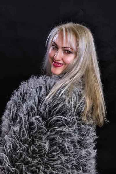 Attractive plump woman dressed in fur mantle — Stock Photo, Image