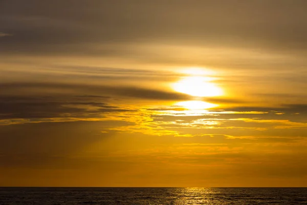 Bel tramonto sul Mar Baltico, Lituania. — Foto Stock
