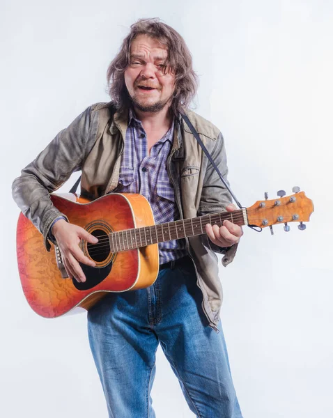 Mature musician plays acoustic guitar studio portrait. — Stock Photo, Image