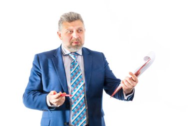 Beyaz arka planda iş eğitmeni duygusal stüdyo portresi.