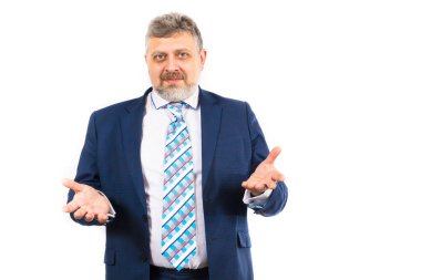 Beyaz arka planda iş eğitmeni duygusal stüdyo portresi.