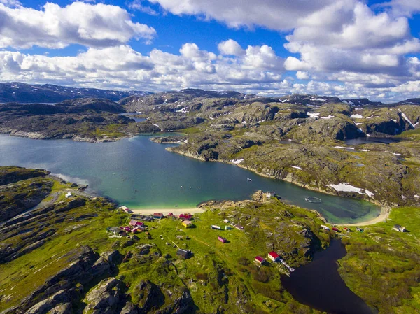 巴伦支海沿岸美丽的北极夏季风景 — 图库照片