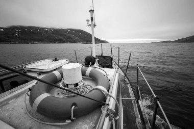 Barents 'taki sürat teknesi güverteden deniz manzarası.