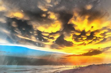 Deniz kıyısında güzel bulutlarla gün batımı