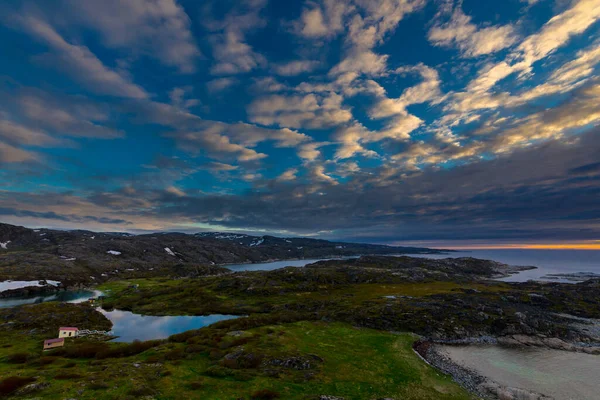 Прекрасный арктический летний пейзаж на Баренцевом море — стоковое фото