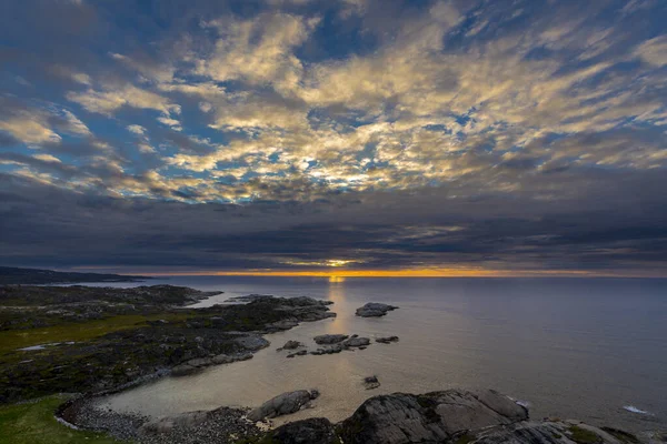 Beautiful arctic summer landscape on Barents sea — Stock Photo, Image