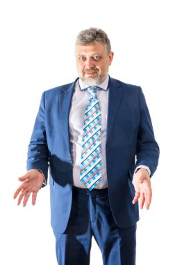 Beyaz arka planda iş eğitmeni duygusal stüdyo portresi.