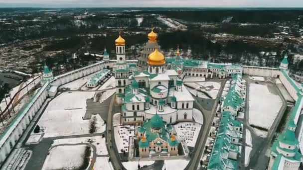 새로운 예루살렘 수도원 위를 비행하는 드론 — 비디오