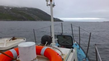 Barents 'taki sürat teknesi güverteden deniz manzarası.