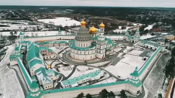 Lot dronem nad klasztorem New Jerusalem — Wideo stockowe