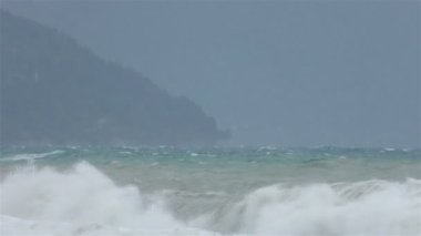 Güzel fırtınalı deniz manzarası, Karadeniz Rusya.