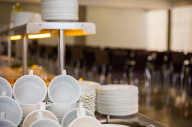 Kapalı görünüm için servis edilen çanak çömlek hazır.