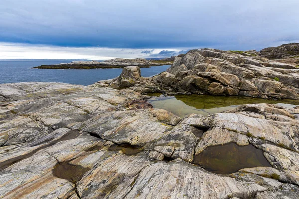 Hermoso paisaje ártico de verano en el mar de Barents — Foto de Stock