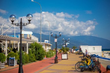 RUSSIA, SOCHI - 13 EPTEMBER 2019: Adler 'de yeni bir set deniz kenarında yaz tatili için çok uygundur