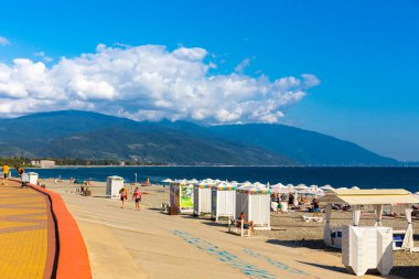 RUSSIA, SOCHI - 13 EPTEMBER 2019: Adler 'de yeni bir set deniz kenarında yaz tatili için çok uygundur