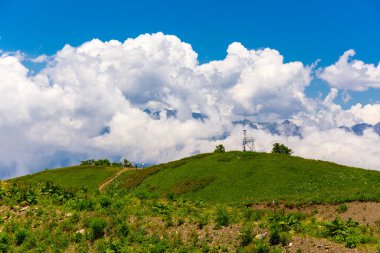 RUSSIA, SOCHI, GORKY GOROD - 4 Temmuz 2019: Gorky Gorod kayak merkezinin yamaçları yaz mevsiminde hala turistler arasında çok popüler.