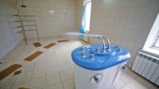 Duş ünitesi banyo banyo sauna su spa Salonu — Stok video