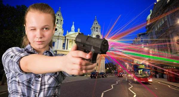 Teen girl aiming from the gun — Stock Photo, Image