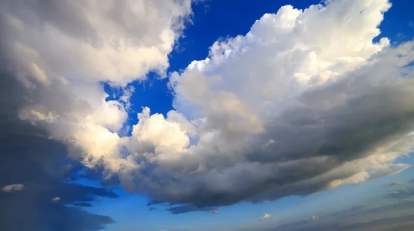 Wolken über dem Meer — Stockfoto