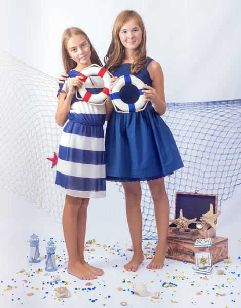 Két gyönyörű tini lány — Stock Fotó