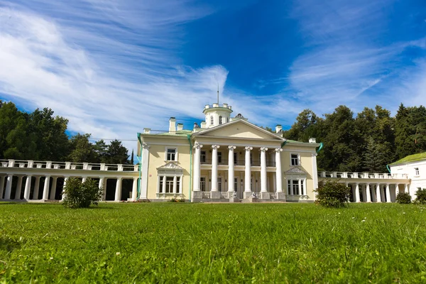 Klassieke architectuur herenhuis buitenkant — Stockfoto