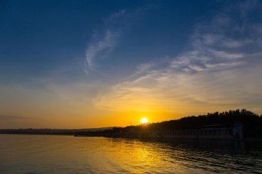 Günbatımı sahil yaz akşam manzara denize