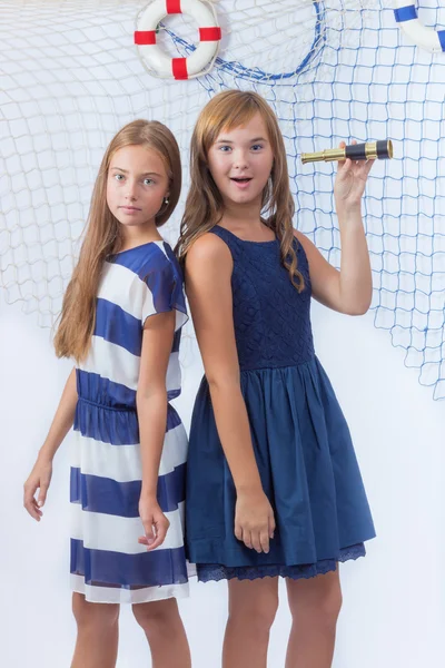 Duas belas meninas adolescentes estúdio tiro com meia-calça — Fotografia de Stock