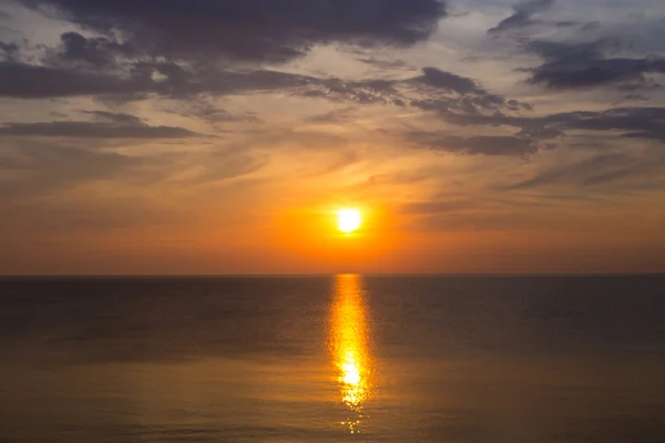 Puesta de sol sobre el mar — Foto de Stock