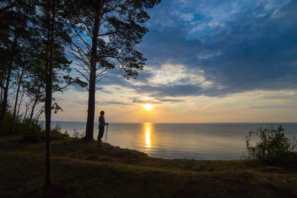 Красивый пейзаж побережья Балтийского моря на закате — стоковое фото