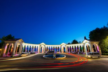 Colonnade gece görünümü