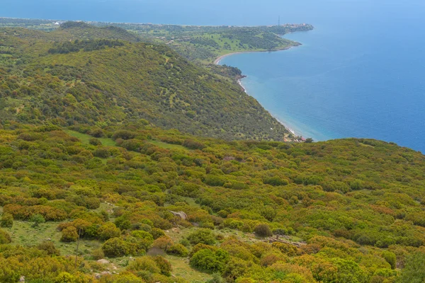 地中海海岸風景空撮緑ブッシュ海海岸 — ストック写真