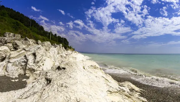 Ore di mare con rocce — Foto Stock