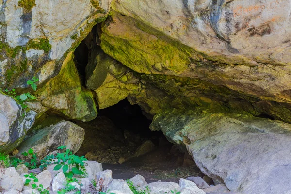 Entrada a la cueva — Foto de Stock