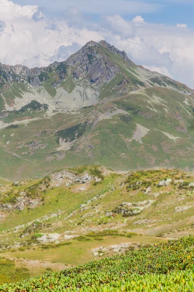 Hermoso paisaje con colinas y mountais —  Fotos de Stock