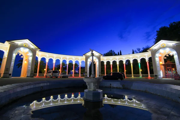 Colonnade vue de nuit — Photo