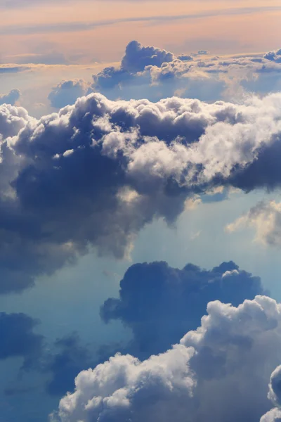 白い雲空撮自然な背景 — ストック写真