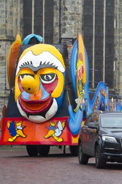 Oldenzaal, Hollanda - 6 Mart: Dev rakamlar sırasında yıllık karnaval geçit Oldenzaal, Hollanda.