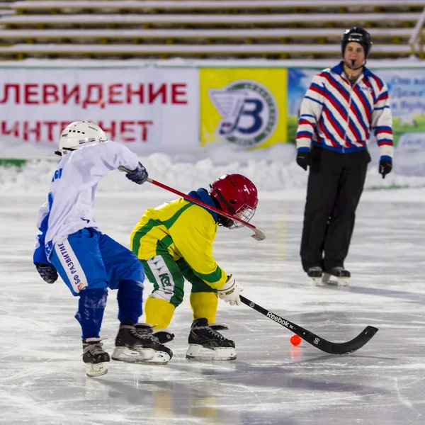 RUSSIE, ARKHANGELSK - 14 DÉCEMBRE 2014 : 1er stade de hockey pour enfants Ligue bandy, Russie — Photo
