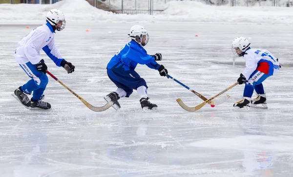 RUSSIA, KRASNOGORSK - 03 MARZO 2015: finale di hockey per bambini League bandy, Russia . — Foto Stock