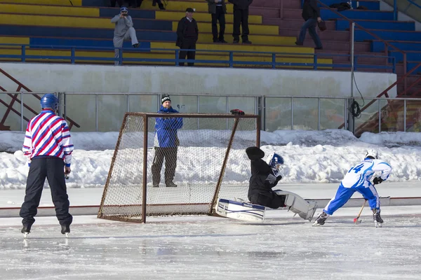 RUSSIE, KRASNOGORSK - 03 MARS 2015 : dernière étape de hockey pour enfants Ligue de bandy, Russie . — Photo