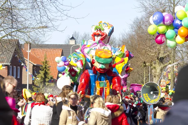 OLDENZAAL, NETHERLANDS - MARCH 6, 2011: People in colourful carnival dress during the annual carnival parade  in Oldenzaal, Netherlands. — Φωτογραφία Αρχείου