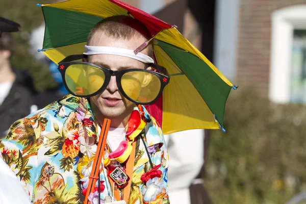 OLDENZAAL, NETHERLANDS - MARCH 6, 2011: People in colourful carnival dress during the annual carnival parade  in Oldenzaal, Netherlands. — Φωτογραφία Αρχείου