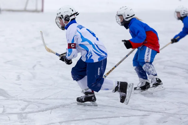 RUSSIA, ARKHANGELSK - 14 DICEMBRE 2014: Prima tappa della lega di hockey per bambini bandy, Russia — Foto Stock