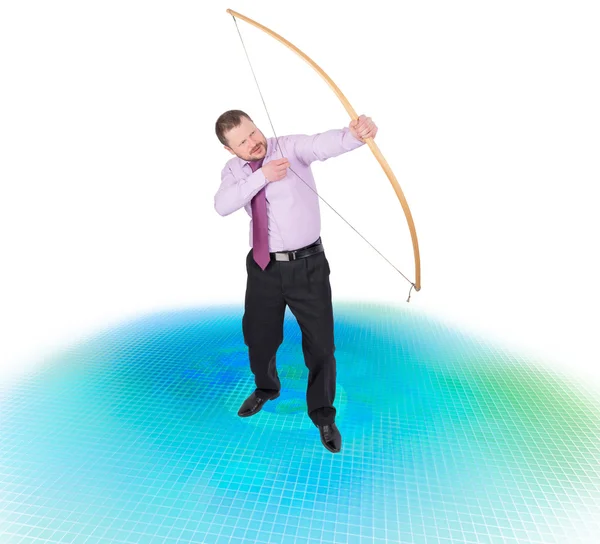 Geschäftsmann übt sich im Bogenschießen — Stockfoto