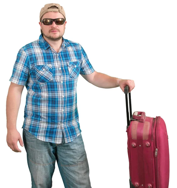 Touristenmann mit Sonnenbrille steht mit Koffer auf weißem Hintergrund — Stockfoto