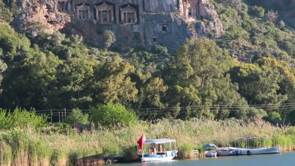 Tombes rupestres kauniennes de style hellénistique — Video