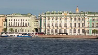 Kışlık Sarayın resmi konutu Rus hükümdarları, şimdi oldu devlet Hermitage Müzesi.