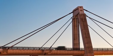 Beton köprü araba hareket